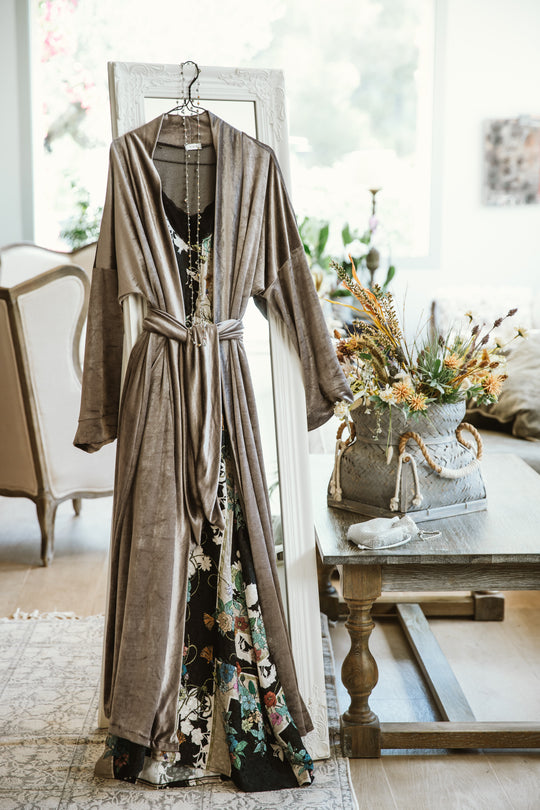 Grey Kimono - Nicotrella